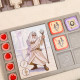 Každý hráč sa v hre Karak zhostí roly jedného hrdinu, ktorý vyráža do labyrintu pod hradom Karak. 