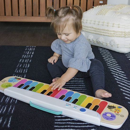 Dotykovú klavír, s ktorým deti môžu prepínať medzi zvukmi hudobných nástrojov alebo vytvárať novú skladbu.