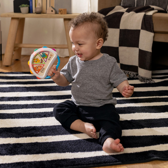 Nechajte založiť vášho drobčeka vlastnú pochodovú kapelu s tamburínou od Baby Einstein.