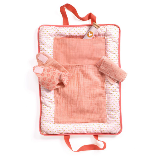 Prenosná textilná podložka na prebaľovanie so zapínaním na suchý zips a dvoma uškami sa dá nosiť ako taška. 