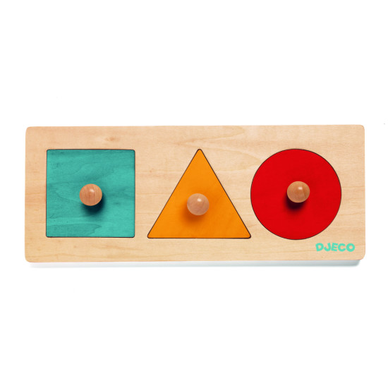 Dieťatko sa pomocou tejto hračky naučí vnímať a rozoznávať jednoduché geometrické tvary. 