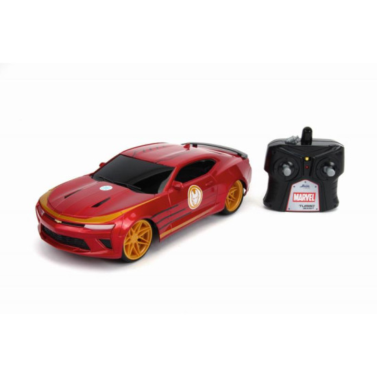 RC auto Marvel Iron Man 2016 Chevy Camaro v červenej farbe, na diaľkové ovládanie, mierka 1:16