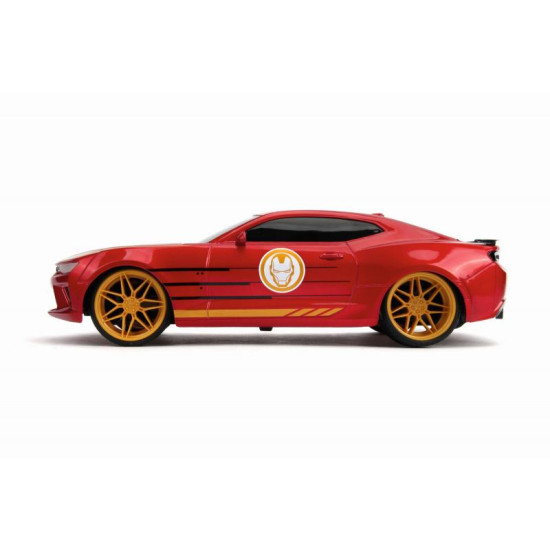 RC auto Marvel Iron Man 2016 Chevy Camaro v červenej farbe, na diaľkové ovládanie, mierka 1:16