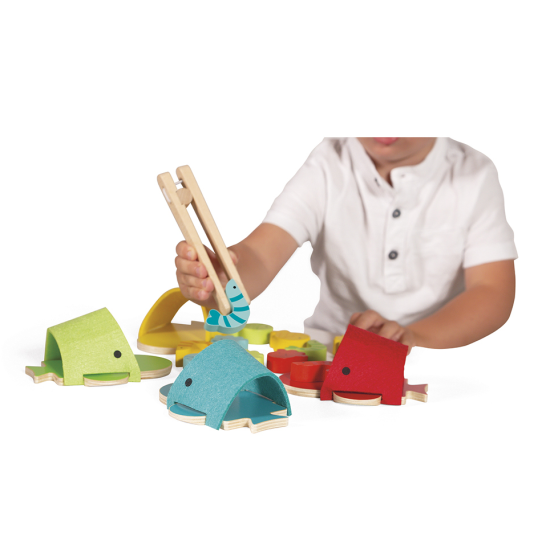 Drevená hračka vďaka ktorej sa vaše dieťa naučí farby a to triedeným farebnej potravy do úst veľryby.