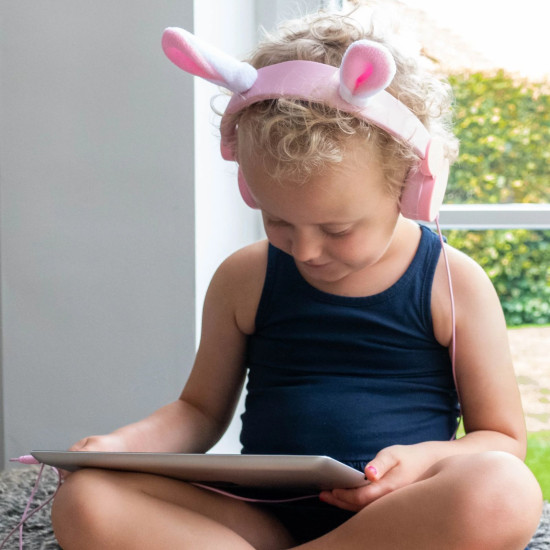 Originálne slúchadlá so zajačími uškami potešia malých poslucháčov. Deti môžu zdieľať hudbu s kamarátmi. 