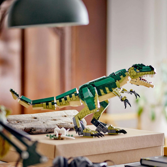 LEGO® Creator 3 v 1 modely: T-Rex, Triceratops a Pterodaktyl v akcii – dokonalá stavebnica pre milovníkov dinosaurov.