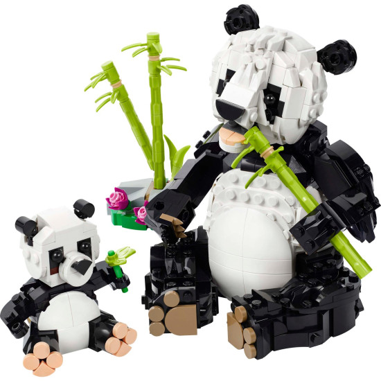 LEGO CREATOR Divoké zvieratá: Pandia rodinka – panda s mláďaťom v džungli a rôzne prestaviteľné zvieracie modely.