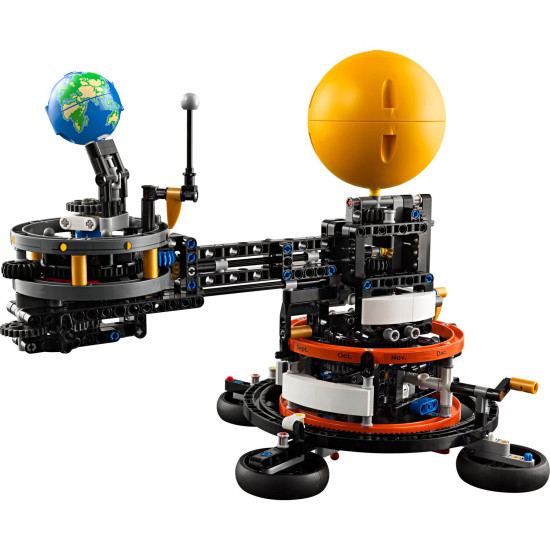 LEGO® Technic Planéta Zem a Mesiac na obežnej dráhe (42179) – model so zobrazením obežnej dráhy a rotácií, vrátane funkčného kľukového hriadeľa a obrázkov fáz Mesiaca