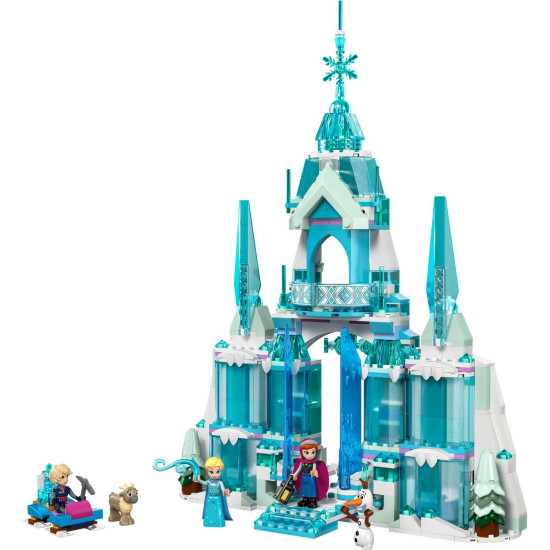 Trojposchodový ľadový palác Elsy z LEGO® Ľadového kráľovstva so scénou, kde Elsa, Anna a Kristoff stoja na balkóne, s pohyblivou podlahou, kúzelnými dverami a padajúcim lustrom. 