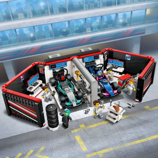 LEGO CITY Garáž F1® s pretekárskymi autami Mercedes-AMG a Alpine pripravenými na štart.
