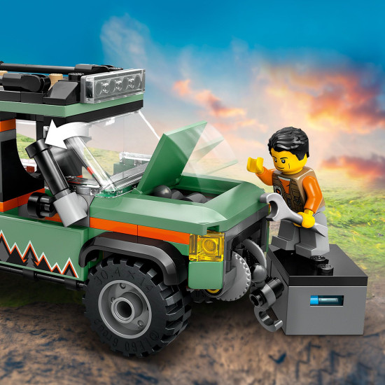 LEGO CITY Terénne horské nákladné auto 4x4 s funkčným navijakom a vybavením na dobrodružstvo