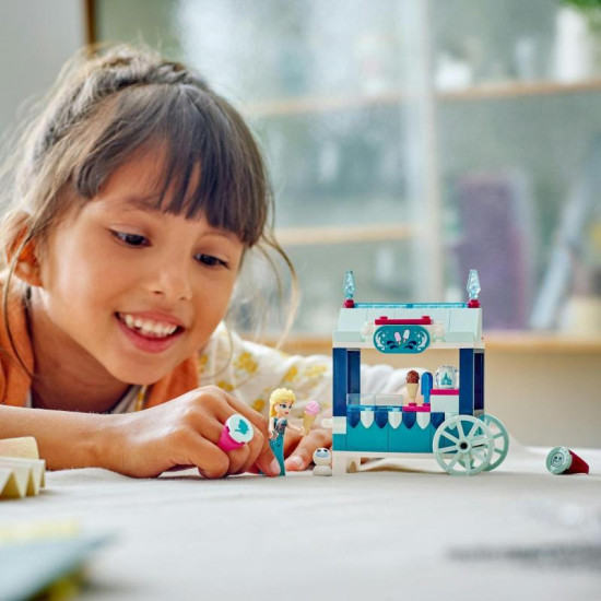 Postavte si vlastný rozprávkový stánok so zmrzlinami s Lego Friends Elsa a dobroty z Ľadového kráľovstva
