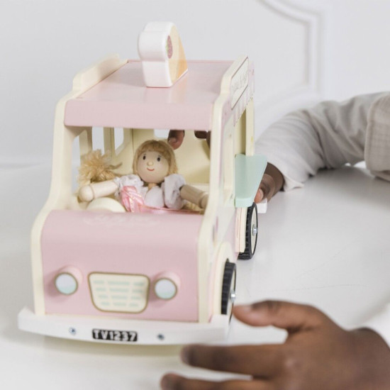 Tento miniatúrny zmrzlinový automobil vo veľkosti bábik vyzerá naozaj sladko.