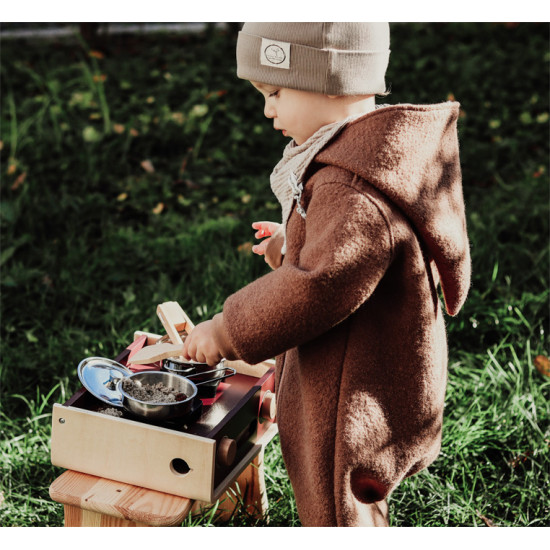 S touto mobilnou kompaktnou kuchynkou v kempingovej taške sú deti dokonale pripravené a pripravené hrať sa s kuchynským vybavením.