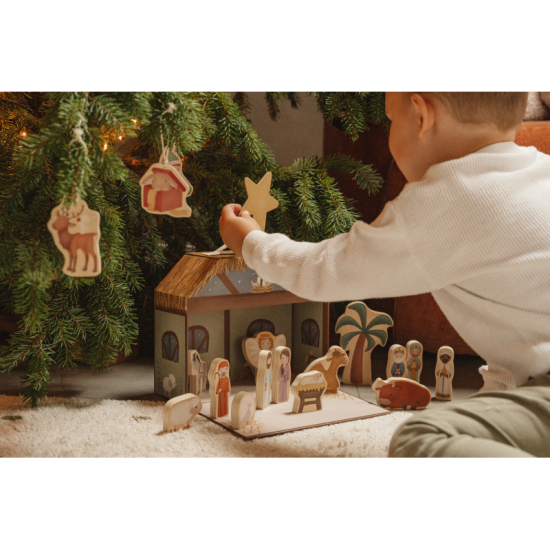 Krásny betlehem s postavami z tradičného vianočného príbehu poteší vás aj vaše deti každé Vianoce.