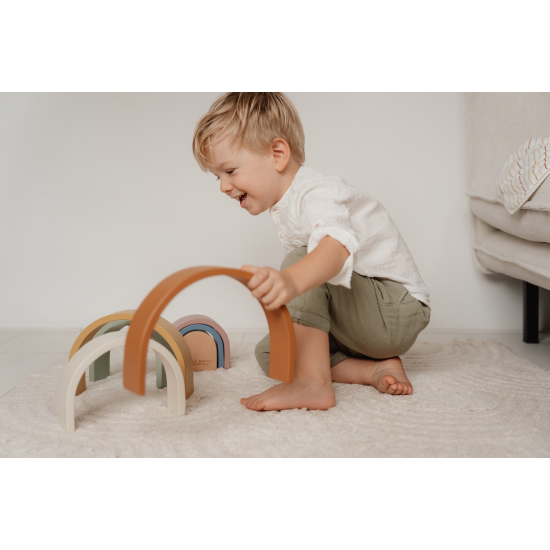 Poskladaj si dúhu zo 7 drevených oblúkov. Didaktická hračka s prvkami montessori bude deti baviť.