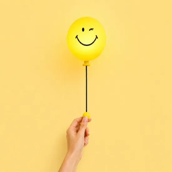 Detské nočné svetlo MOB Bubbly Light Smiley World žltá Detské nočné svetlo MOB Bubbly Light Smiley World žltá