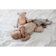 Medvedík uspávačik s nočným svetlom a relaxačnými zvukmi pomáha bábätku ľahšie zaspať.