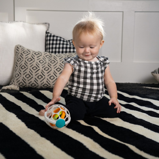 Baby Einstein Grip & Spin Rotačná Hrkalka | Flexibilná Loptička bez BPA