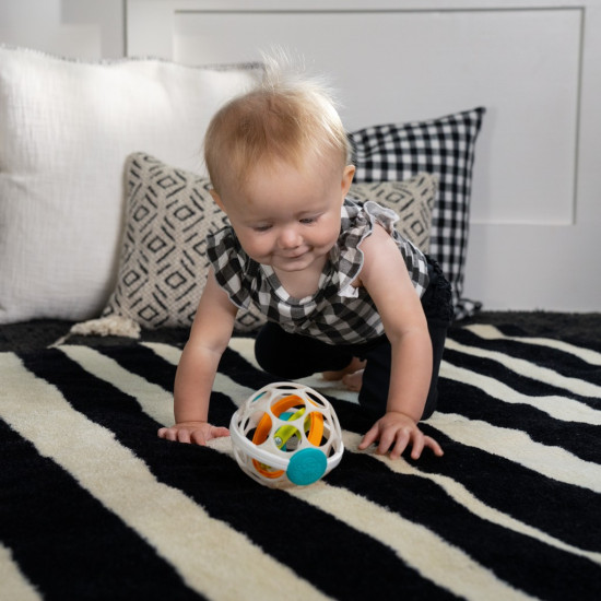 Baby Einstein Grip & Spin Rotačná Hrkalka | Flexibilná Loptička bez BPA