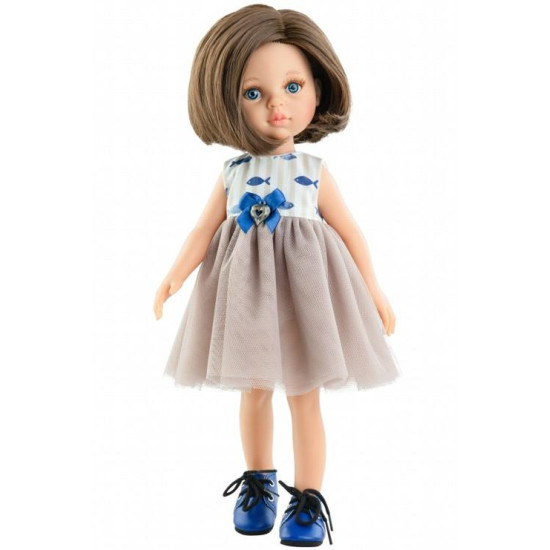 Realistická bábika Mari má krátke hnedé vlasy strihané do mikáda a modré oči. 