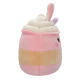 Rozšír si svoju zbierku Squishmallows o plyšáka Milkshake Suey.