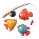 Zábavné magnetické rybičky set s udicou s navijákom, 3 farebné rybičky a magnetický červík.