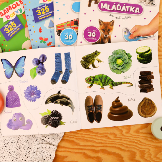 Hľadáte zábavnú a vzdelávaciu aktivitu pre vaše deti? Barvy - Velké samolepky pro malé ručičky sú ideálnym riešením!