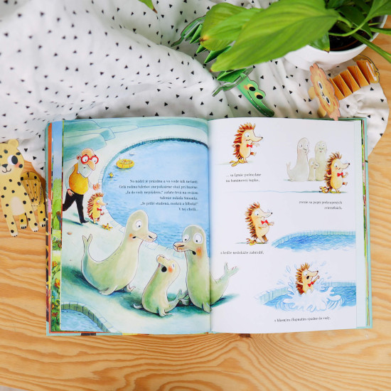 Milý príbeh o malom ježkovi s veľkou úlohou. Pomôžeš mu nájsť chameleóna?