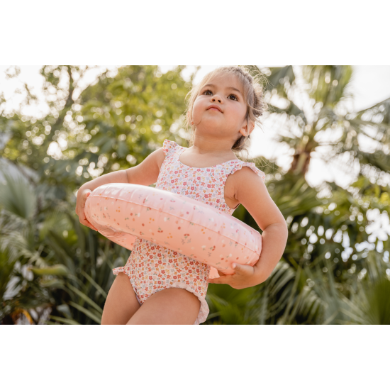 Plavky z UV ochrannej tkaniny s krásnou potlačou letných kvetín chránia vaše dieťa pred slnkom pri kúpaní pri mori i doma na záhrade.
