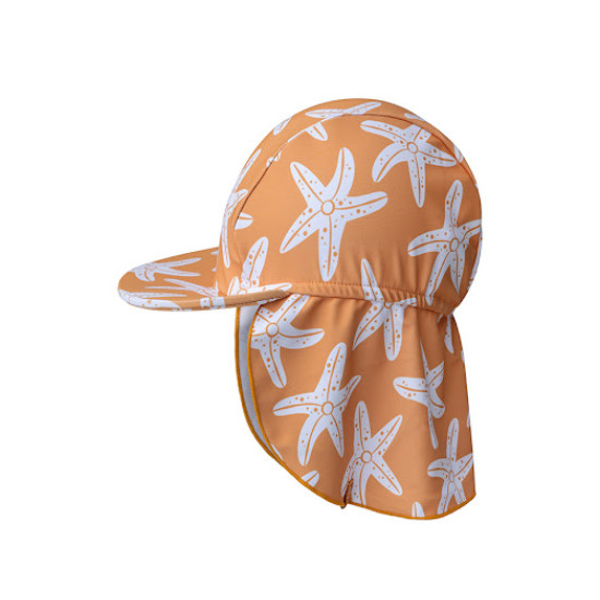 Praktický letný klobúčik s ochranou krku od Swim Essentials so vzorom morských hviezdic ochráni deti pred UV žiarením. 