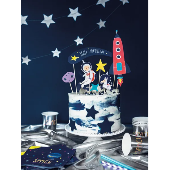 Vyzdobte si tortu na perfektnú vesmírnu oslavu s ozdobami na tortu.