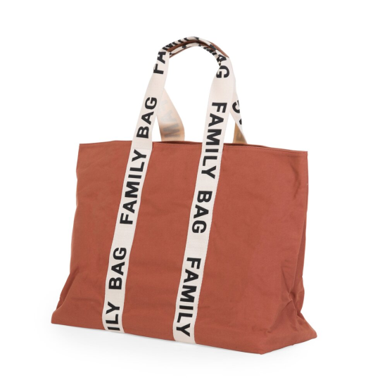 Priestranná cestovná taška Family Bag Terracotta, ktorú využijete pri výletoch s vašou rodinou, aby ste mali vždy po ruke všetko potrebné.
