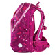 Ľahučká školská taška Ballerina Dark Pink skvelo sedí na chrbte malého študenta.