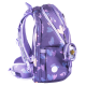 Ľahučká školská taška Unicorn Purple skvelo sedí na chrbte malého študenta.