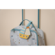 Krásny a praktický detský kufor na kolieskach Námornícky záliv je ideálna batožina na dovolenku aj na prespanie vášho dieťaťa u babičky s dedom či u kamaráta.