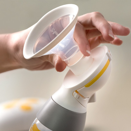 Medela Solo™ odsávačka mlieka s technológiou 2-Phase Expression™, kompaktným dizajnom, prsným nadstavcom PersonalFit Flex™ a USB-C nabíjaním, ideálna pre pohodlné a efektívne odsávanie.