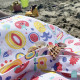Farebná taška je sieťovaná na deň na pláži a piesočnatej pláži Tutti Frutti Petit Jour
