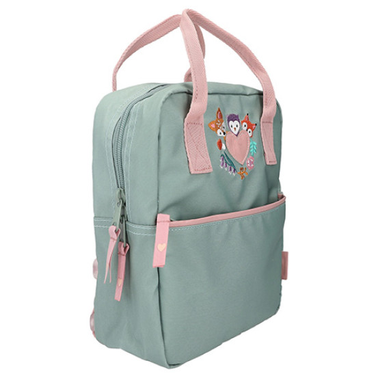 Nechajte vaše dieťa vyniknúť s batohom, ktorý je nielen praktický, ale aj štýlový.