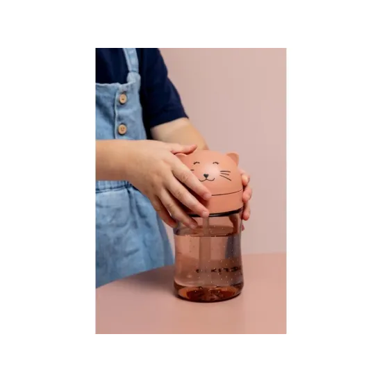 Hrnček so slamkou Mačka