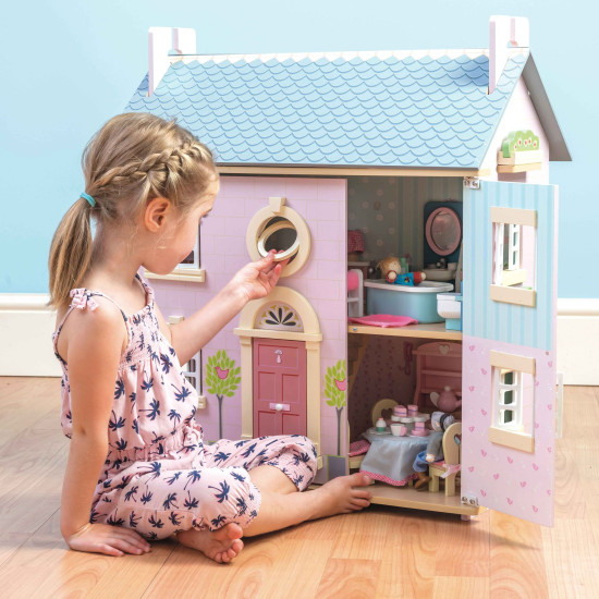 Luxusný dvojpodlažný ručne maľovaný domček pre bábiky. 