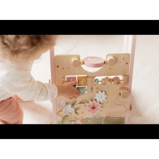 Detské chodítko Fairy Garden: Drevené chodítko pre deti s aktivitami