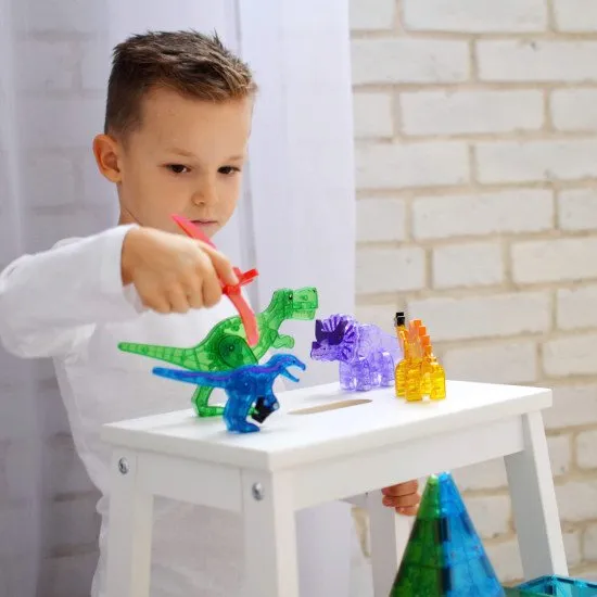 Magnetická sada XL Dino World s dinosaurami a stromami.