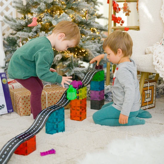 Magnetická stavebnica Downhill Duo 40 dielov. Skvelý darček pre deti, ktoré milujú autá.