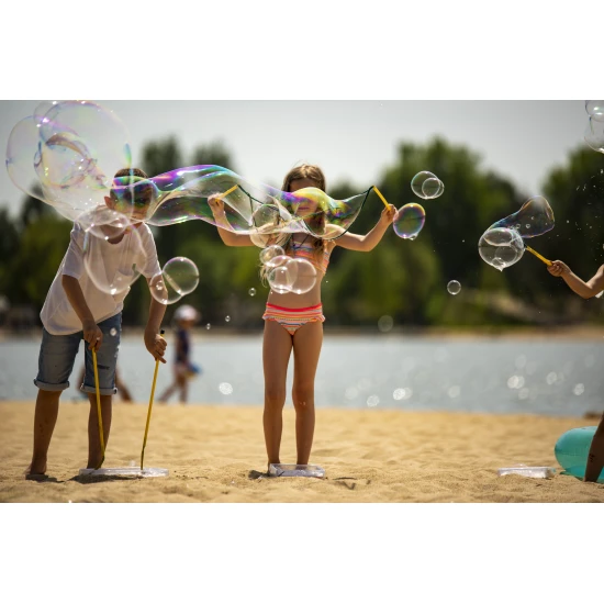 Sada na výrobu mydlových bublín. Obsahuje paličky so šnúrkou a tekutinu.