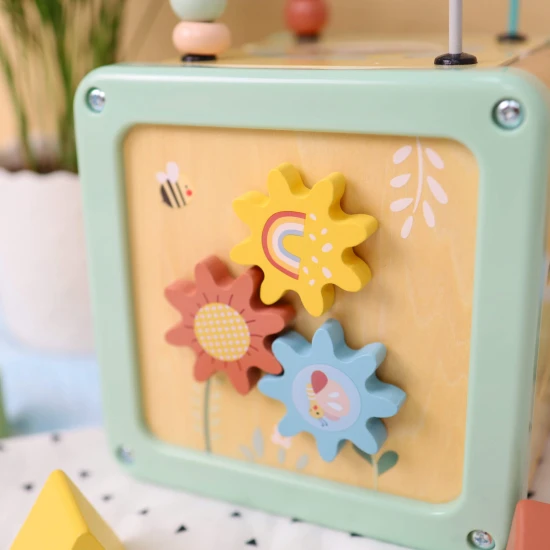 Drevená motorická kocka s aktivitami Louka Pastel Tooky Toy