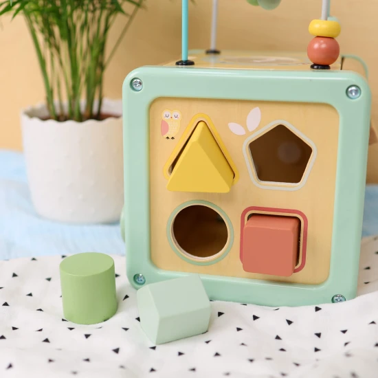 Drevená motorická kocka s aktivitami Louka Pastel Tooky Toy