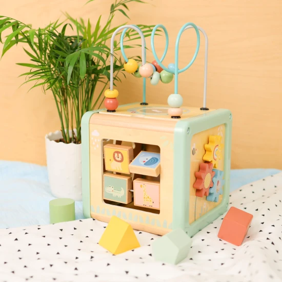 Drevená motorická kocka s aktivitami Louka Pastel Tooky Toy