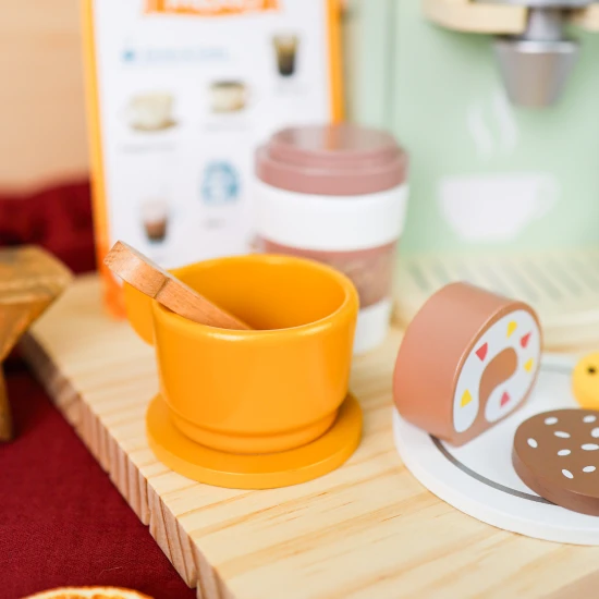 Drevený kávovar pre deti Pastel