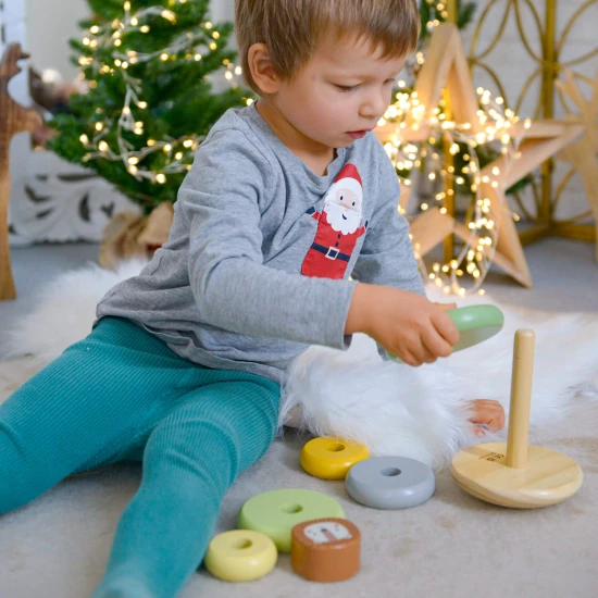 Drevená pyramída Lev